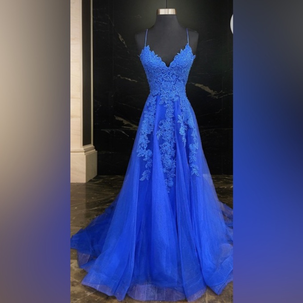 Elegant Blue Lace Evening Gown